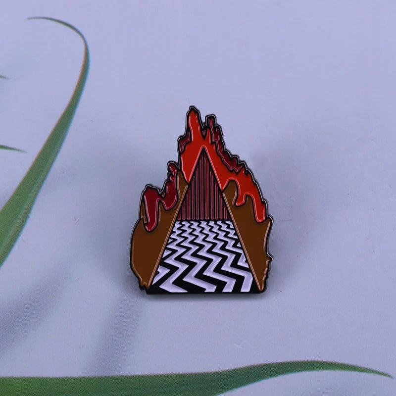 Twin Peaks Pin Damn Fine Double R Coffee Agent Cooper Diane Badge Shovel Black Lodge Owl Brooch David Lynch Movie Fans Addition