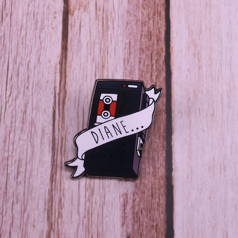 Twin Peaks Pin Damn Fine Double R Coffee Agent Cooper Diane Badge Shovel Black Lodge Owl Brooch David Lynch Movie Fans Addition